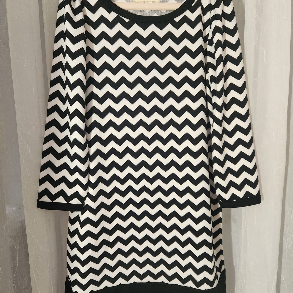 Soprano Black/White Chevron Girl's Dress, Size 8, Preloved